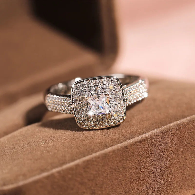 Elegant Luxury Zircon Ring – 925 Sterling Silver with Sparkling Moissanite Stone