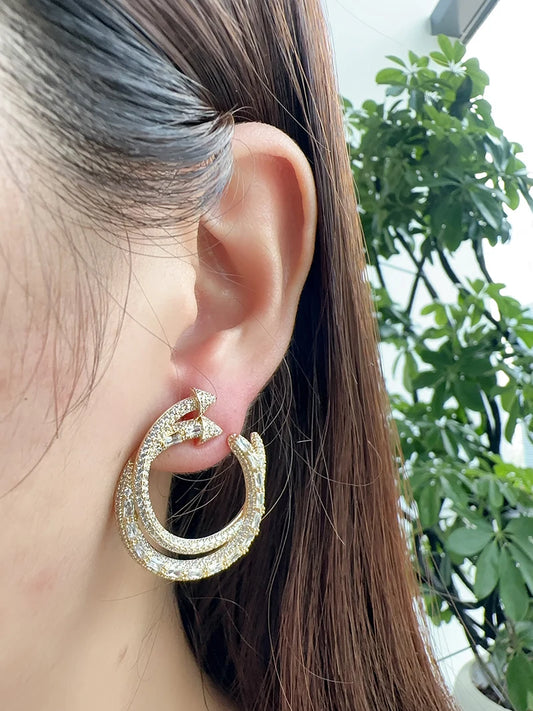 Luxury Double Arrow Earrings – Elegant Gold & Silver Shine