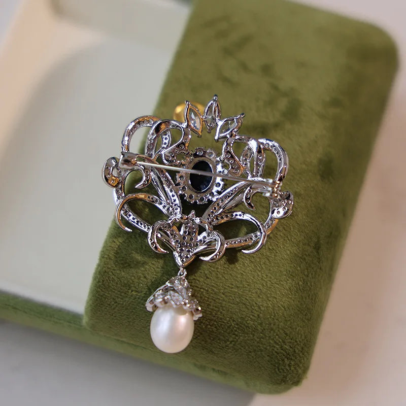 Elegant Pearl Brooch with Crystal – Vintage Women's Pin