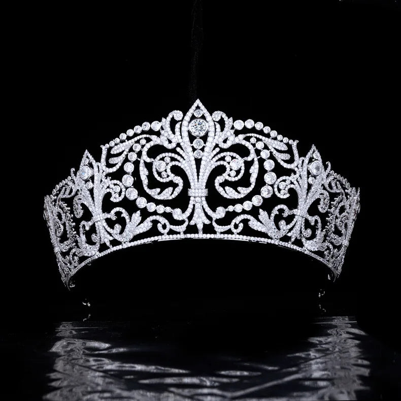 Vintage-Inspired Luxury Tiara – Silver Crystal Diadem