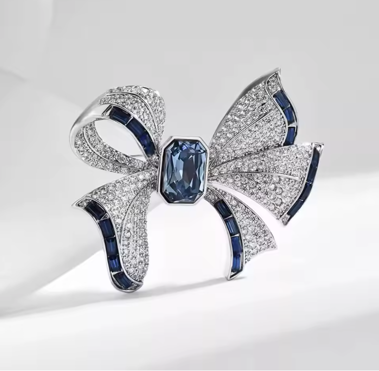 Luxury Crystal Bow Brooch – Elegant Palace Style Pin for a Royal Look