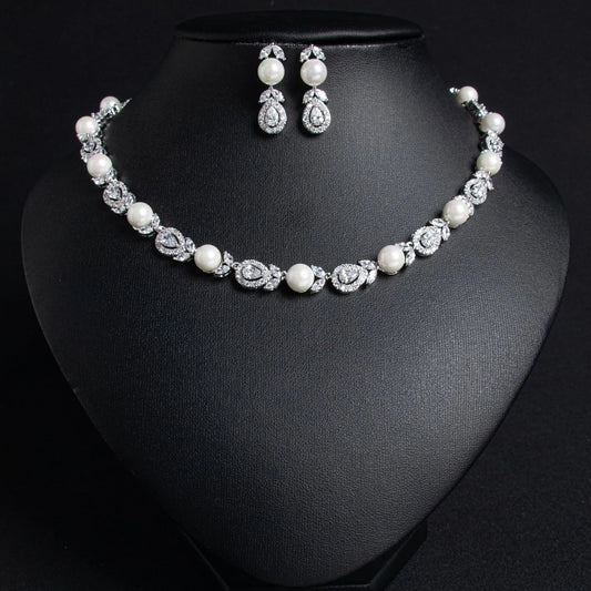 Royal Pearl & Emerald Jewelry Set – Elegant Necklace & Earrings for Women