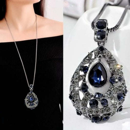 Elegant Crystal Pendant Necklace – Modern Statement Jewelry for Women