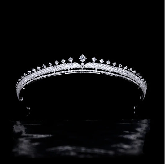 Luxurious Royal Wedding Tiara – Simple & Elegant, Adorned with Zircon Crystals