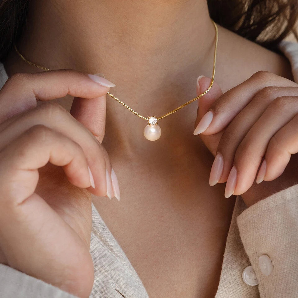 Elegant Pearl Necklace Made of Stainless Steel and Gold-Plated with Zircon – Classic and Charming Design