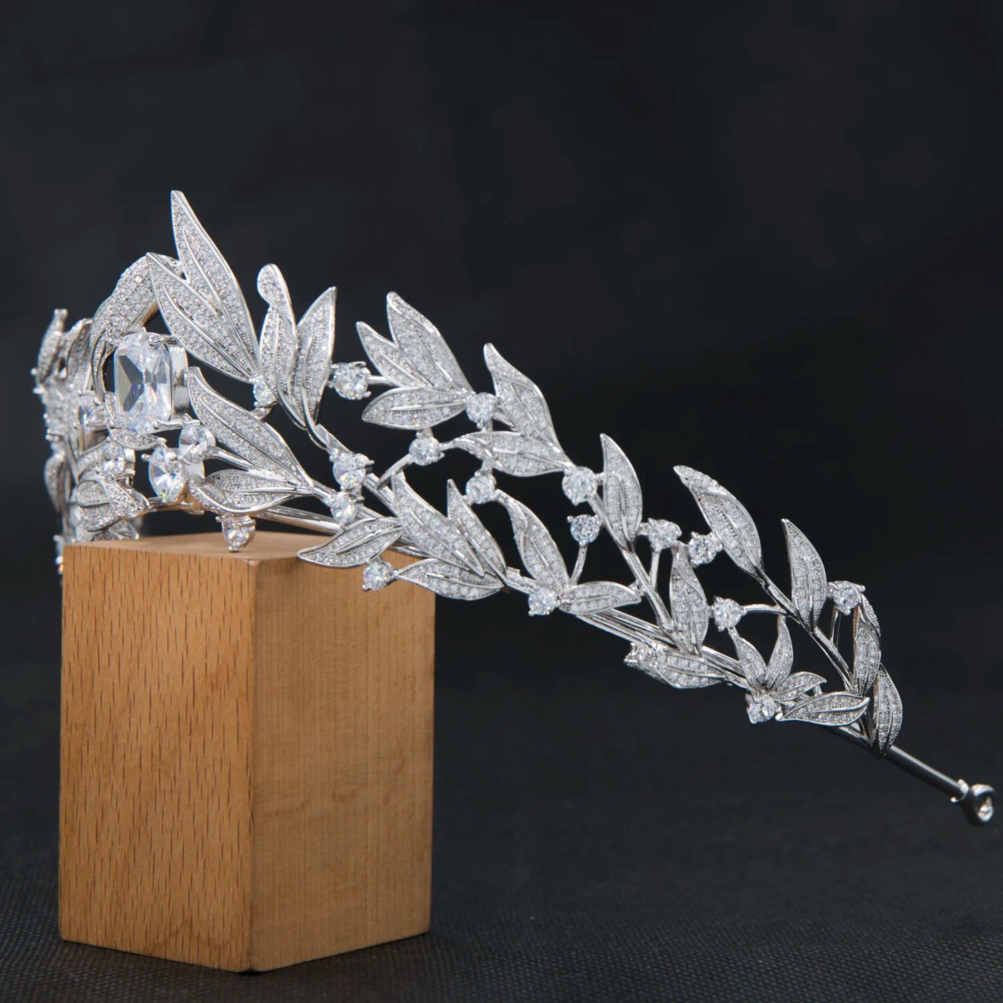Elegant Crystal Leaf Crown – Luxury Wedding Tiara for Brides
