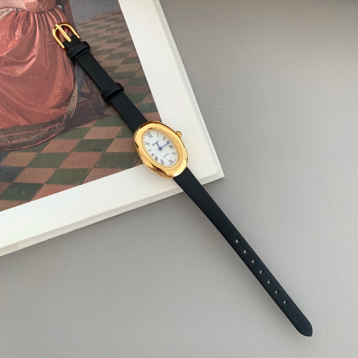 Luxury Oval Gold-Plated Women’s Watch – Elegant Classic Style