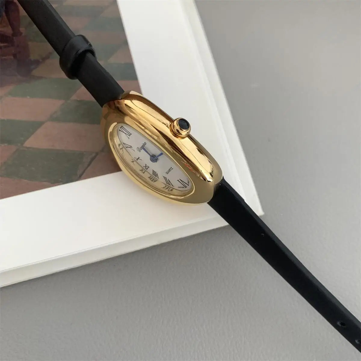 Luxury Oval Gold-Plated Women’s Watch – Elegant Classic Style