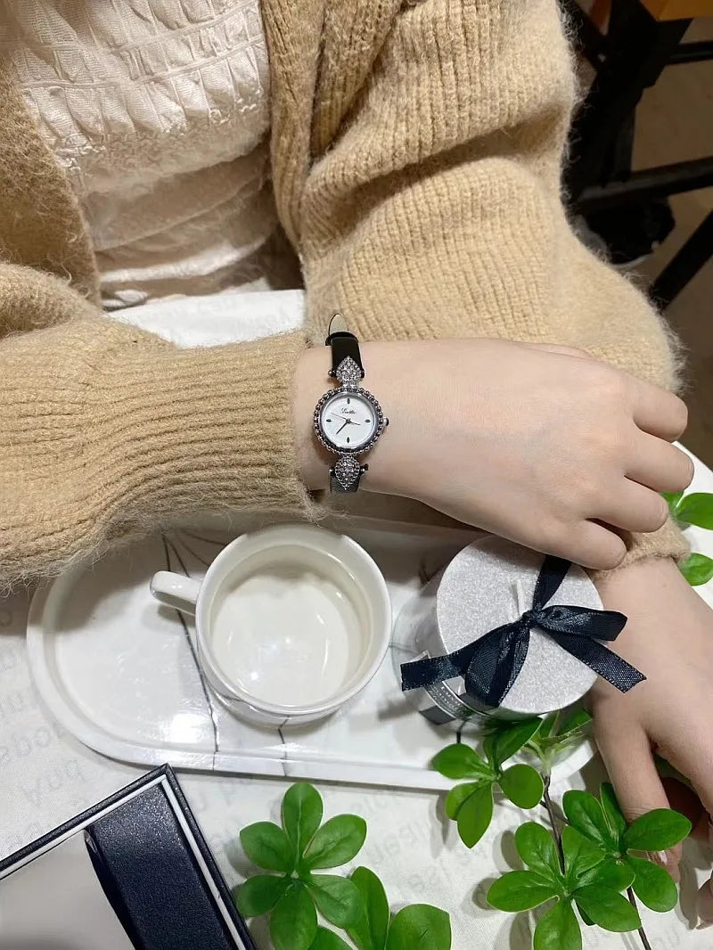 Elegant Vintage Women’s Watch – Luxury Waterproof Quartz with Crystal Details