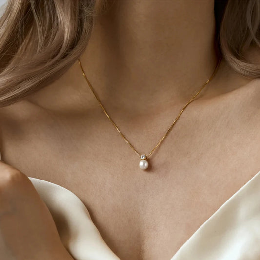 Elegant Pearl Necklace Made of Stainless Steel and Gold-Plated with Zircon – Classic and Charming Design
