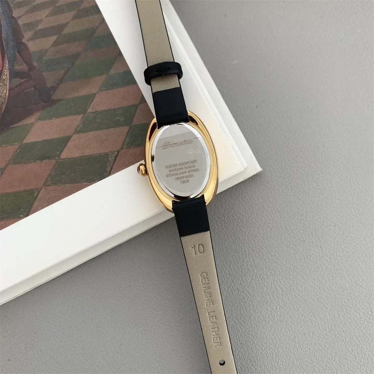 Luxury Oval Gold-Plated Women’s Watch – Elegant Classic Style