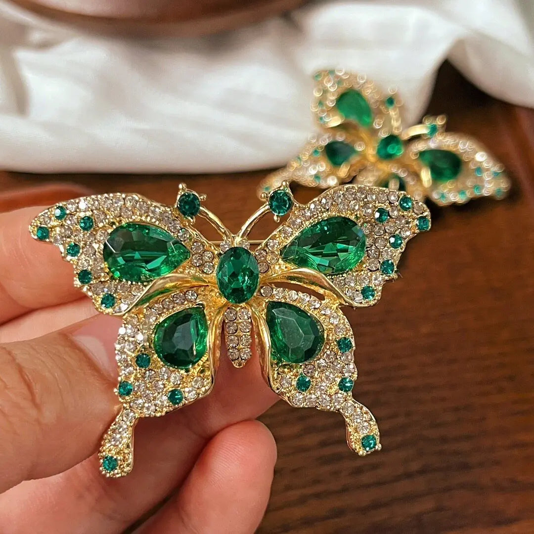 Elegant Emerald Butterfly Brooch – Luxury Crystal Pin
