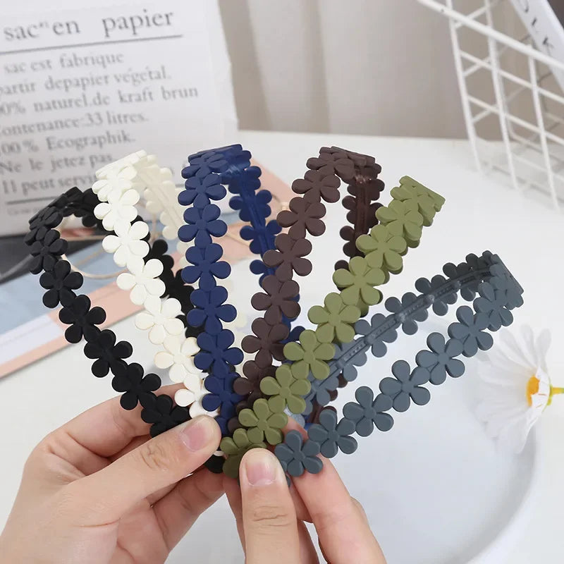 Matte Flower Cut-Out Headband – Stylish Hair Accessory for Women | Soft Acrylic Hair Hoop