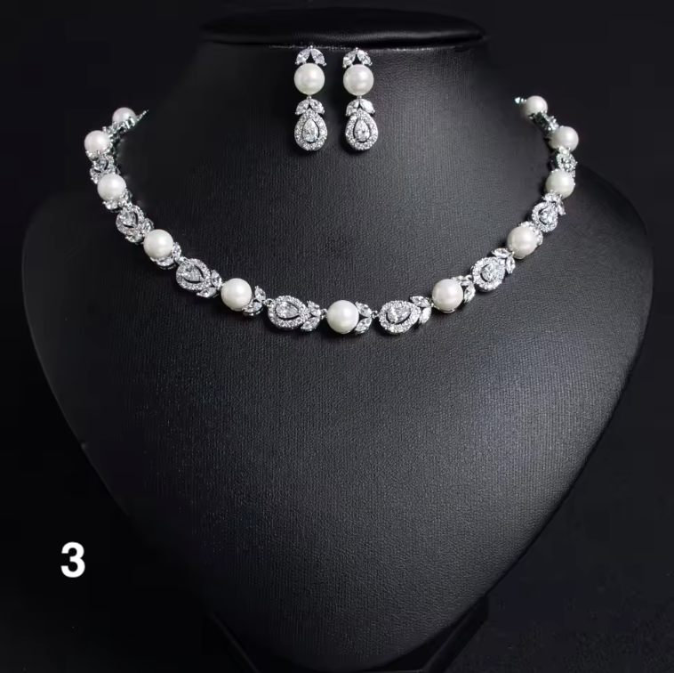 Royal Pearl & Emerald Jewelry Set – Elegant Necklace & Earrings for Women