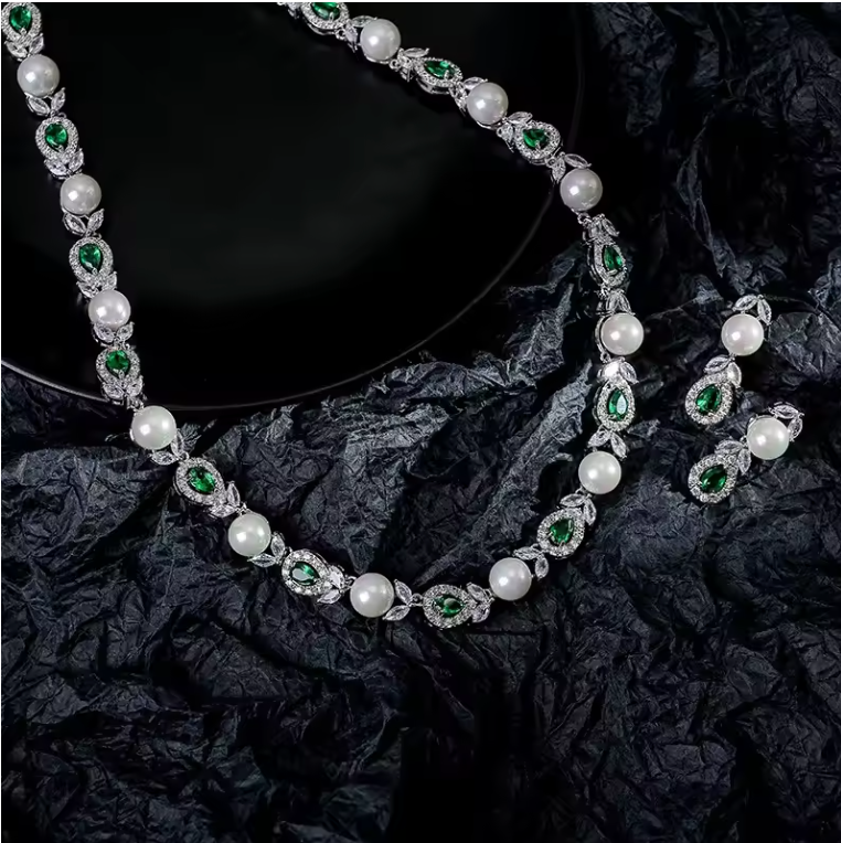 Royal Pearl & Emerald Jewelry Set – Elegant Necklace & Earrings for Women
