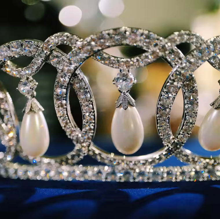 Royal Elegant Luxury Pearl Tiara for the Bride