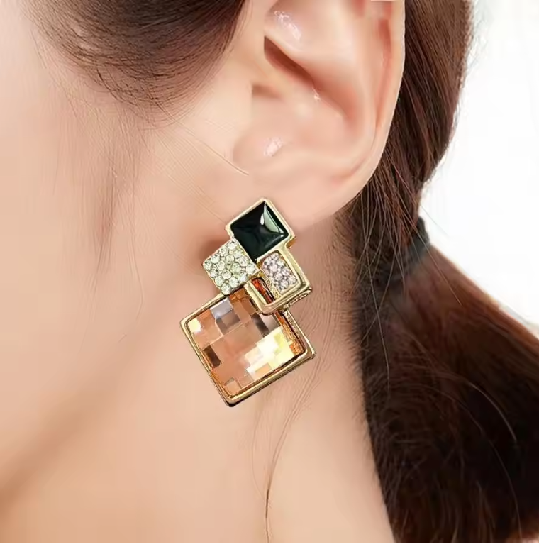 Luxury Geometric Crystal Set – Elegant Necklace & Earrings