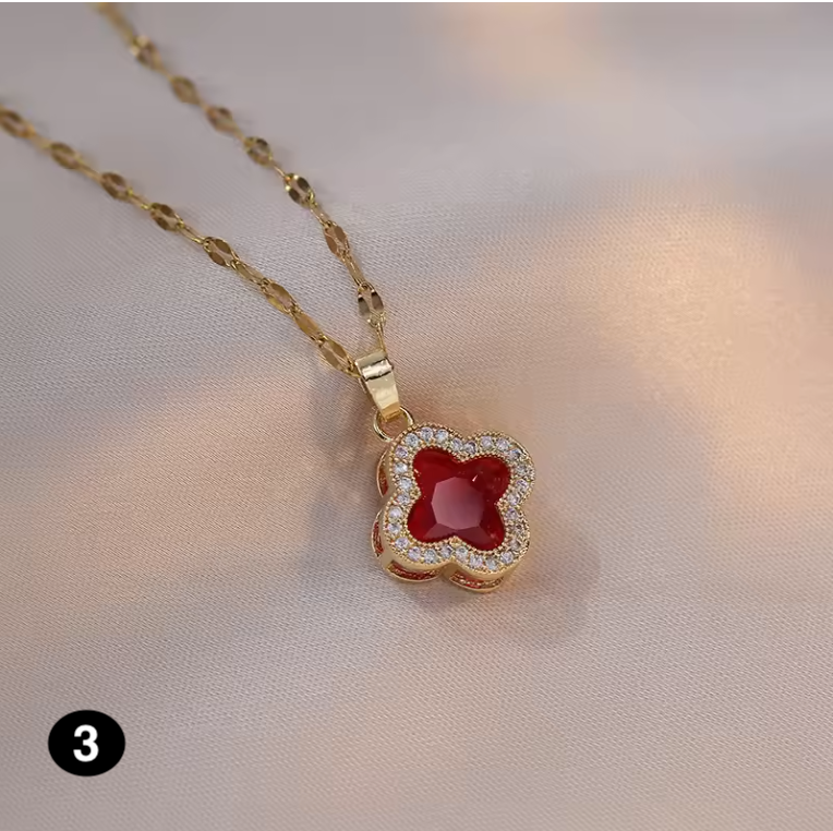 Four Leaf Clover Gold Pendant Necklace for Women