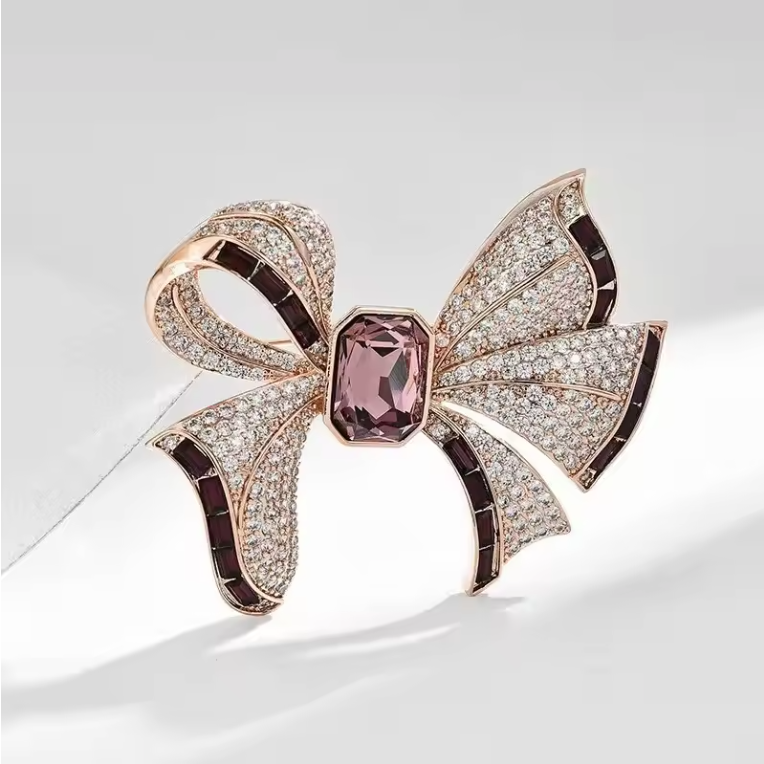Luxury Crystal Bow Brooch – Elegant Palace Style Pin for a Royal Look