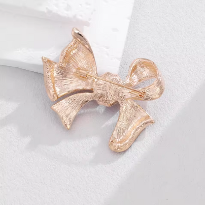 Luxury Crystal Bow Brooch – Elegant Palace Style Pin for a Royal Look