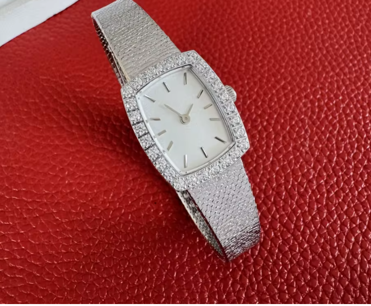 Majestic Vintage Gold Diamond Watch – Timeless Luxury & Quartz Precision