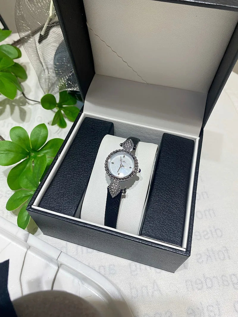 Elegant Vintage Women’s Watch – Luxury Waterproof Quartz with Crystal Details