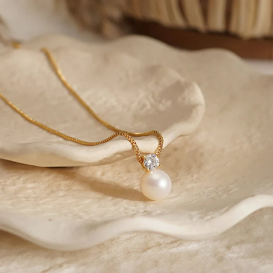 Elegant Pearl Necklace Made of Stainless Steel and Gold-Plated with Zircon – Classic and Charming Design