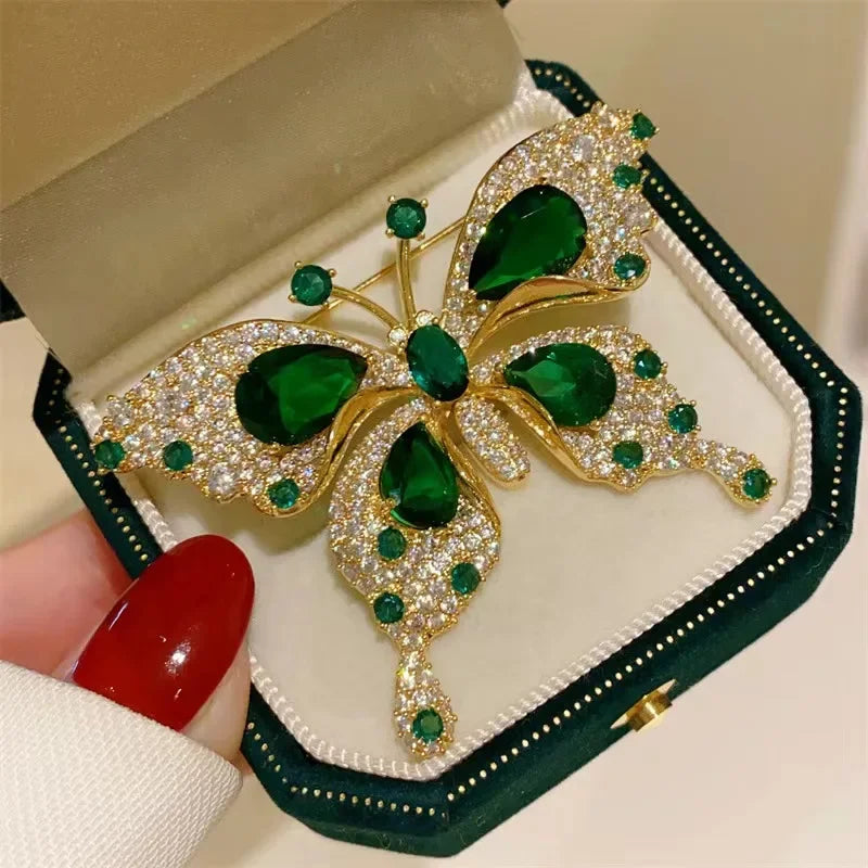 Elegant Emerald Butterfly Brooch – Luxury Crystal Pin